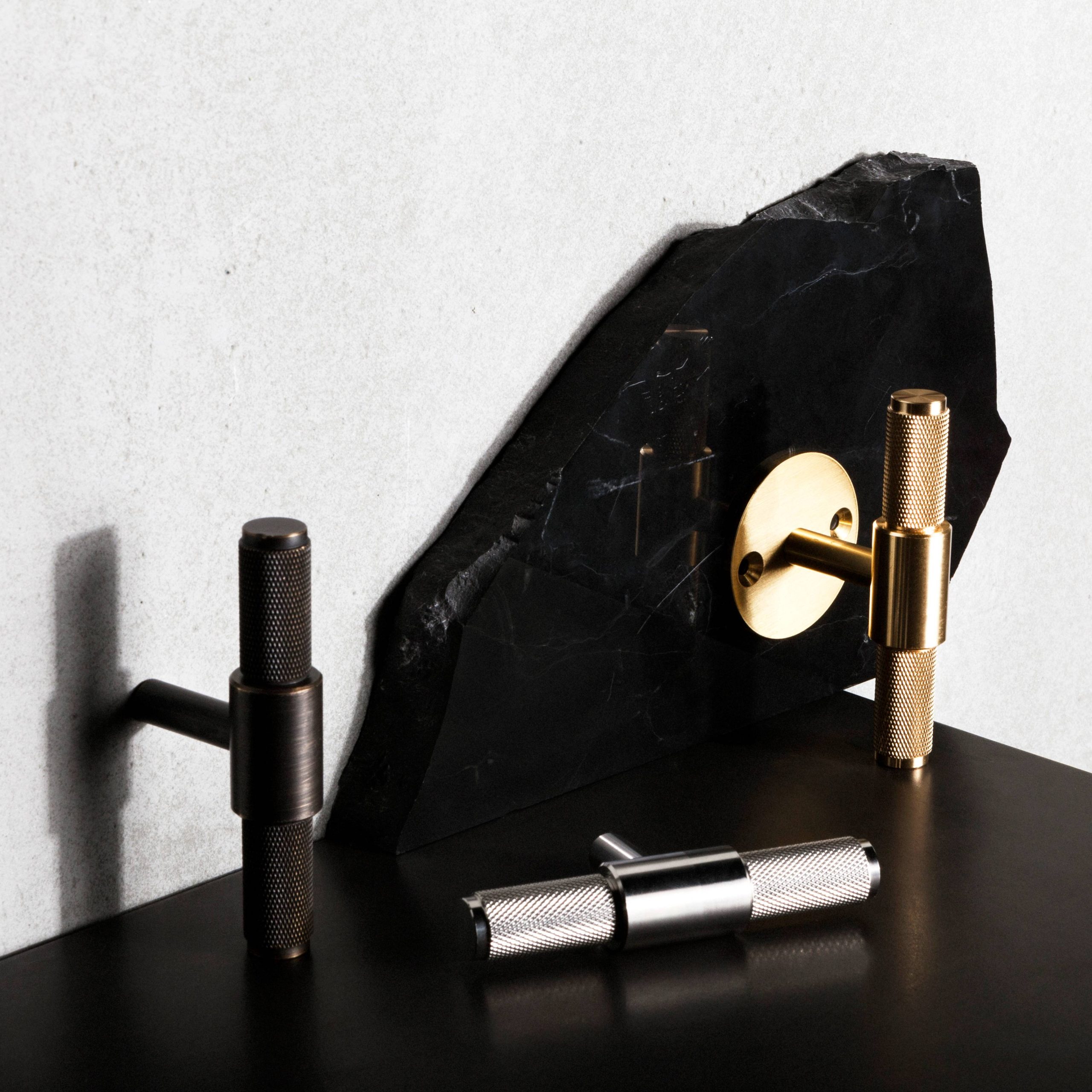 T-BAR / CROSS / BLACK - Image 2