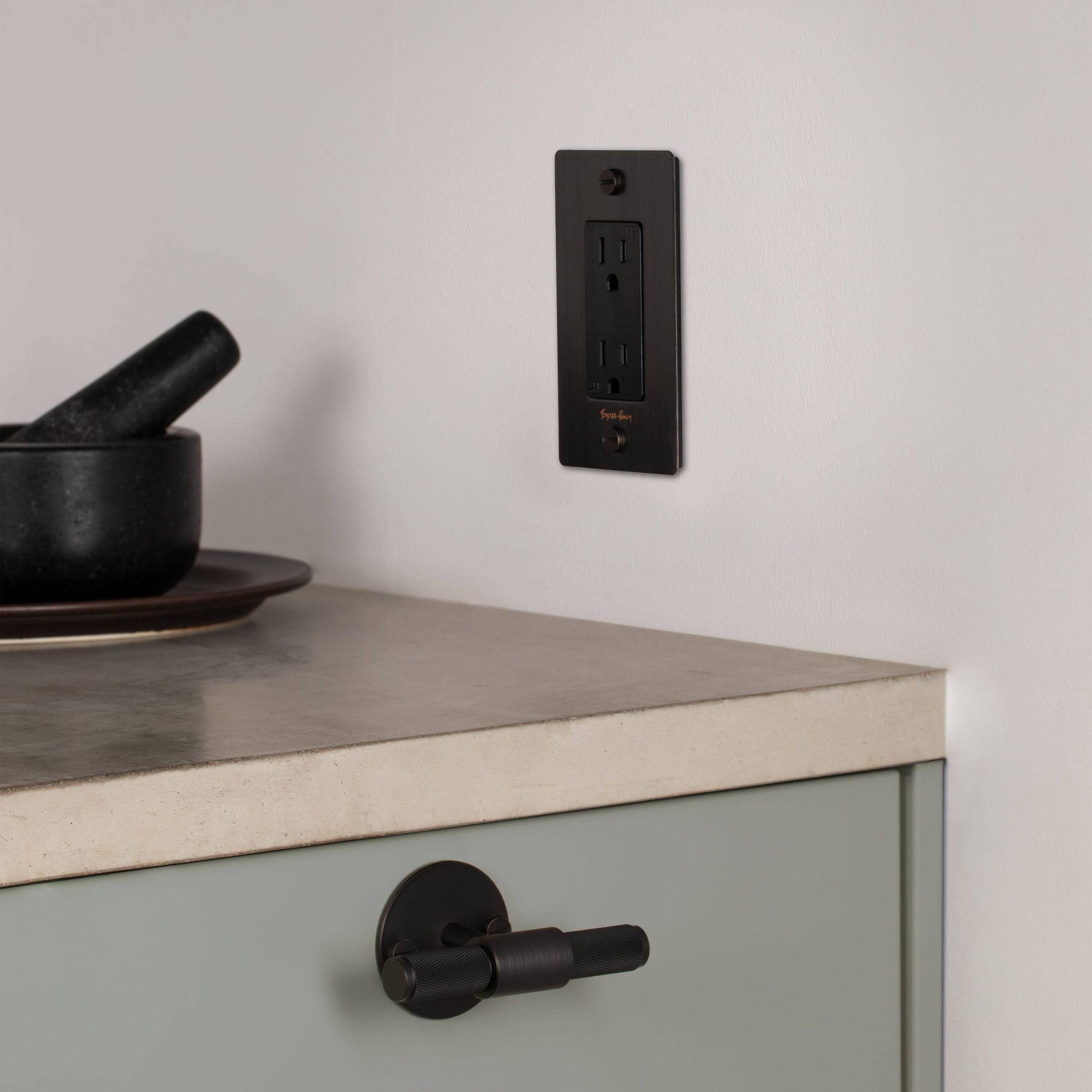 1G DUPLEX OUTLET / CROSS / WITHOUT LOGO / SMOKED BRONZE - Image 4