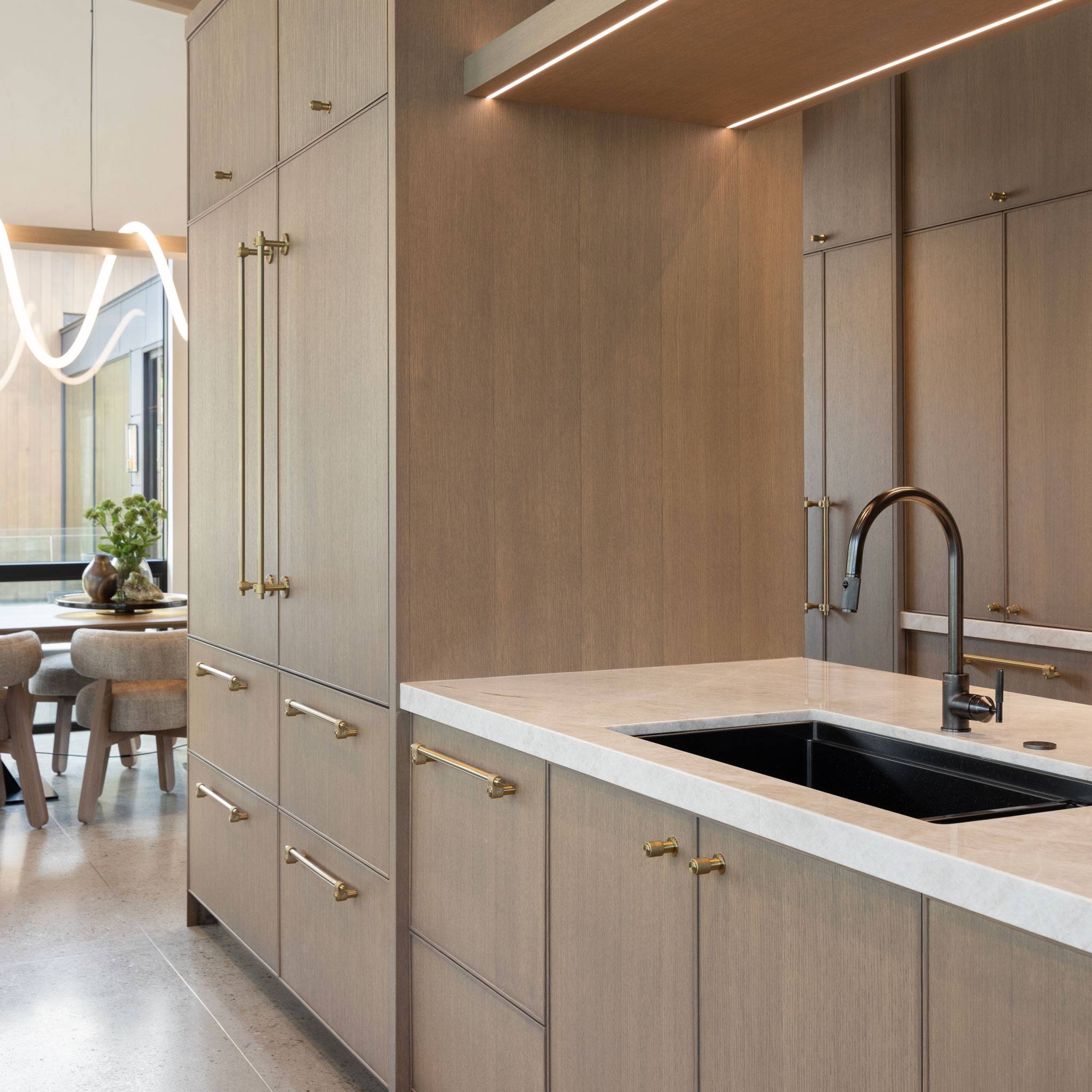 KITCHEN FAUCET / PULL-OUT WITH DUAL SPRAY / LINEAR / GUN METAL - Image 2
