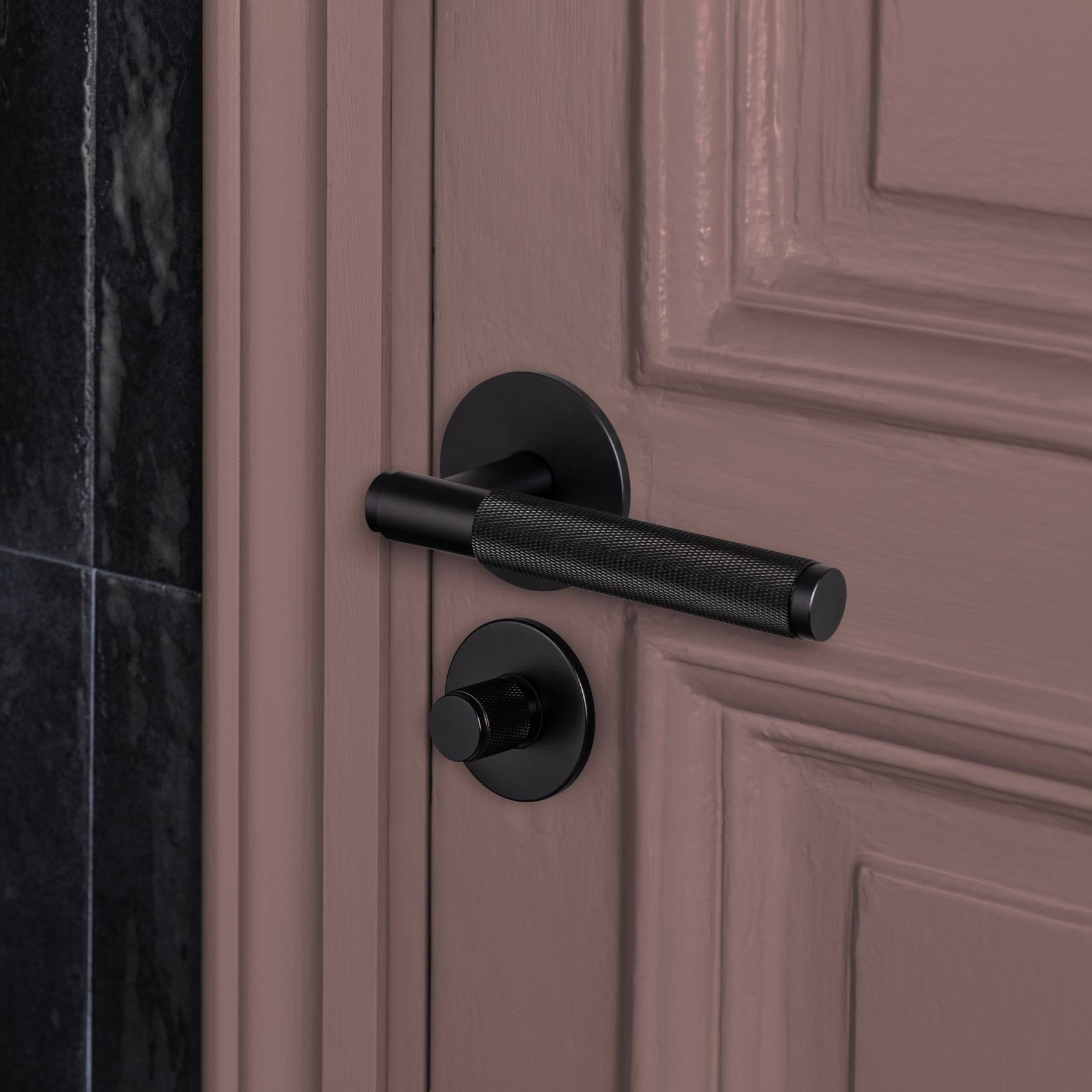 DOOR HANDLE SET / PRIVACY / CROSS / BLACK - Image 2
