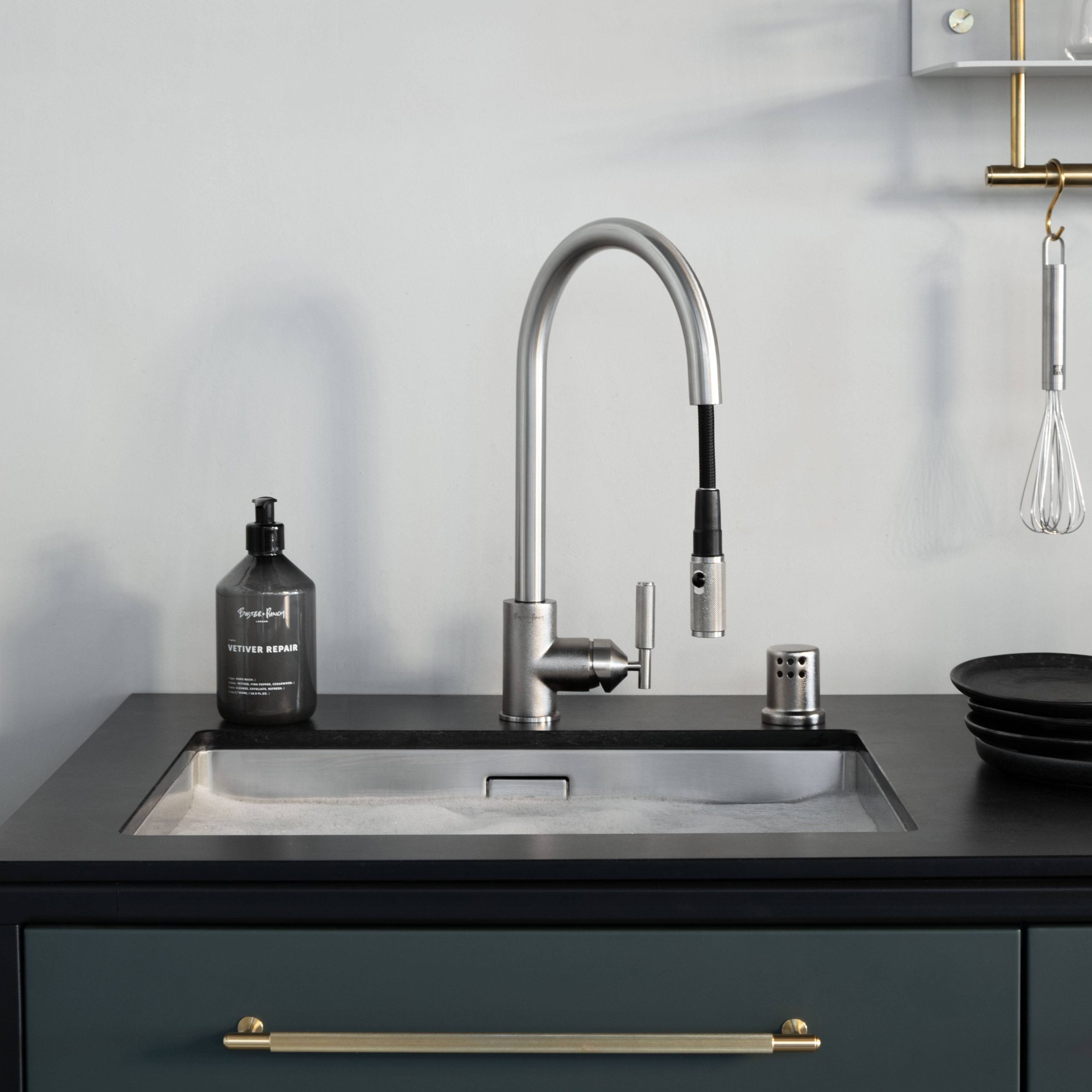KITCHEN FAUCET / PULL-OUT WITH DUAL SPRAY / LINEAR / STEEL - Image 2