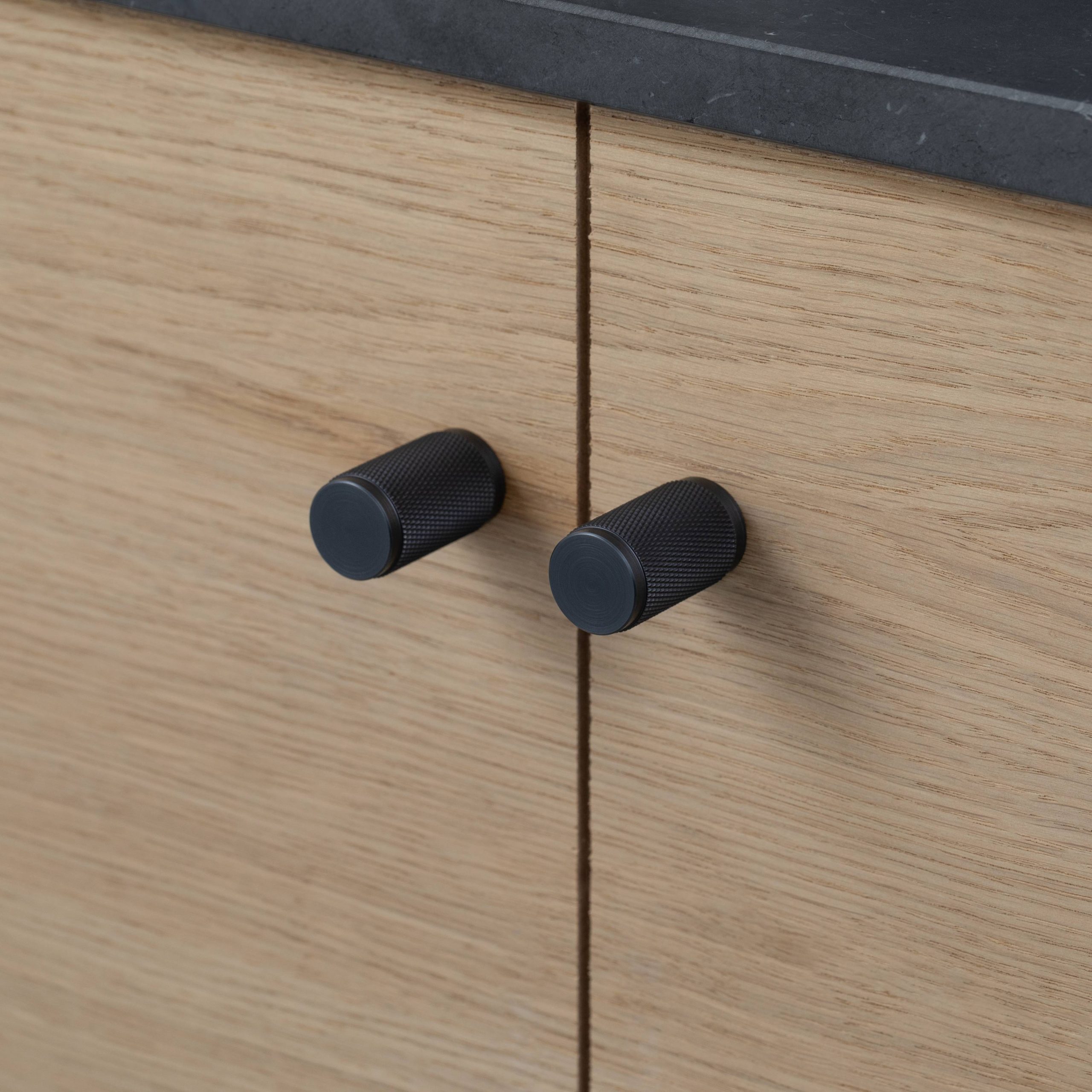 FURNITURE KNOB / CROSS / SMOKED BRONZE - Image 3