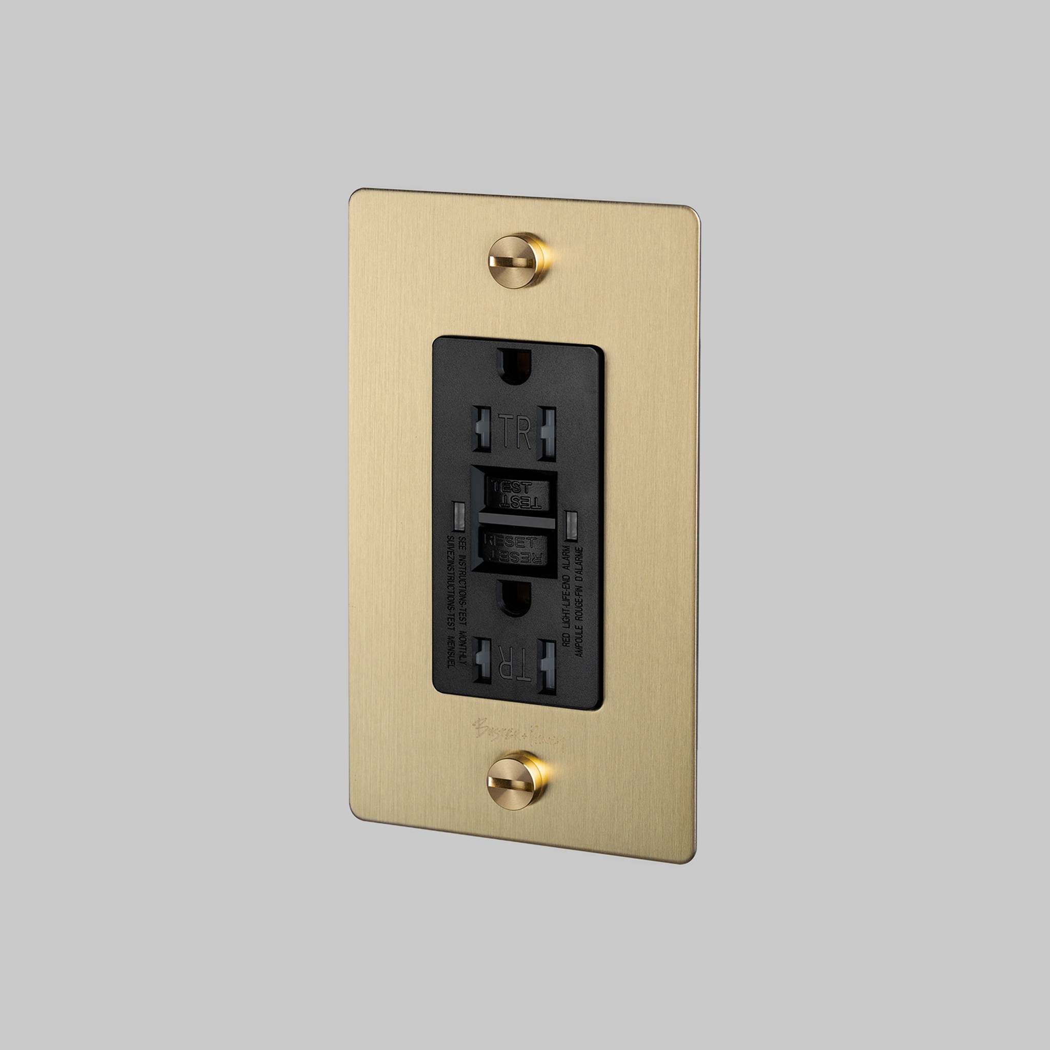 1G DUPLEX OUTLET / GFCI / CROSS / WITH LOGO / BRASS