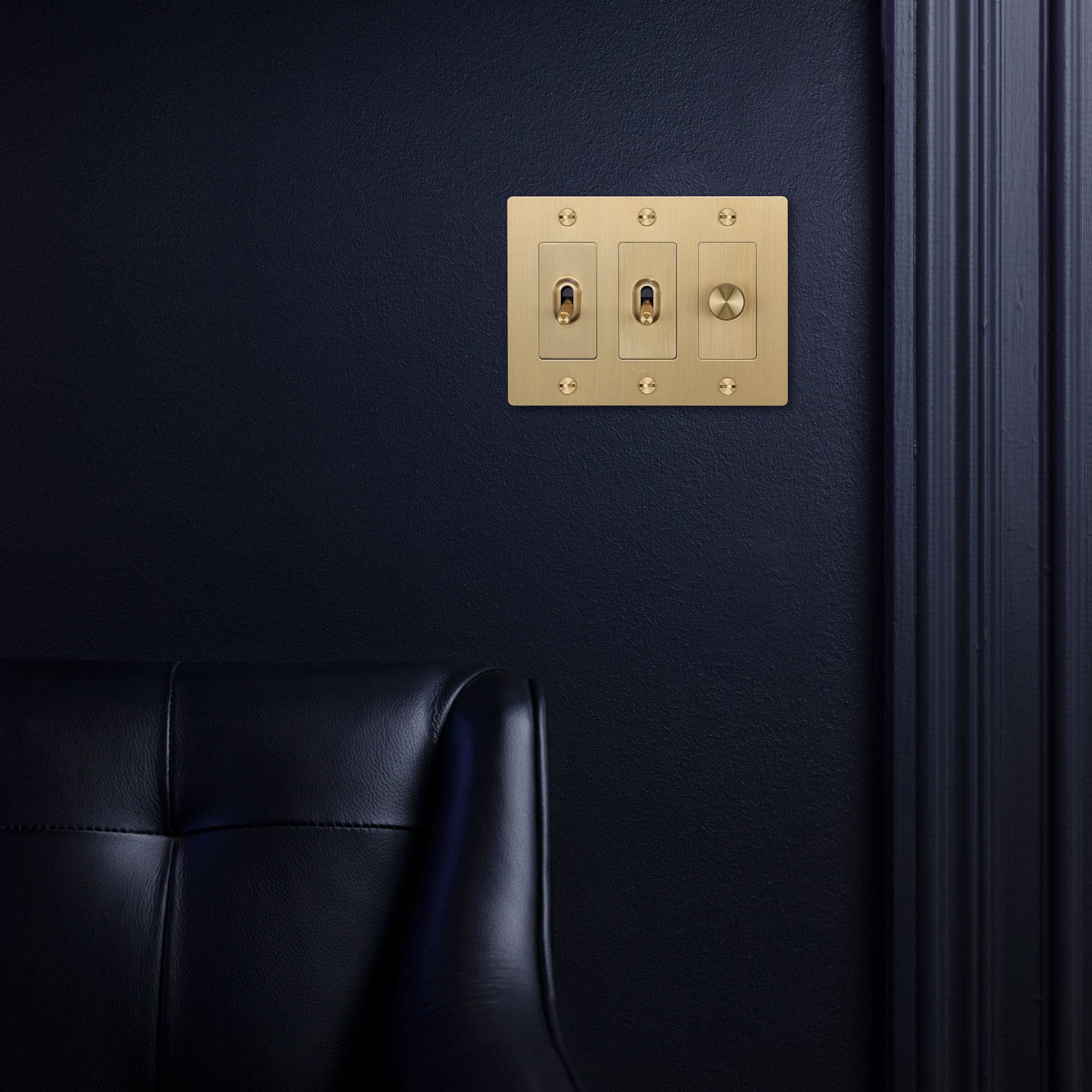 3G PLATE / WITH LOGO / BRASS - Image 2