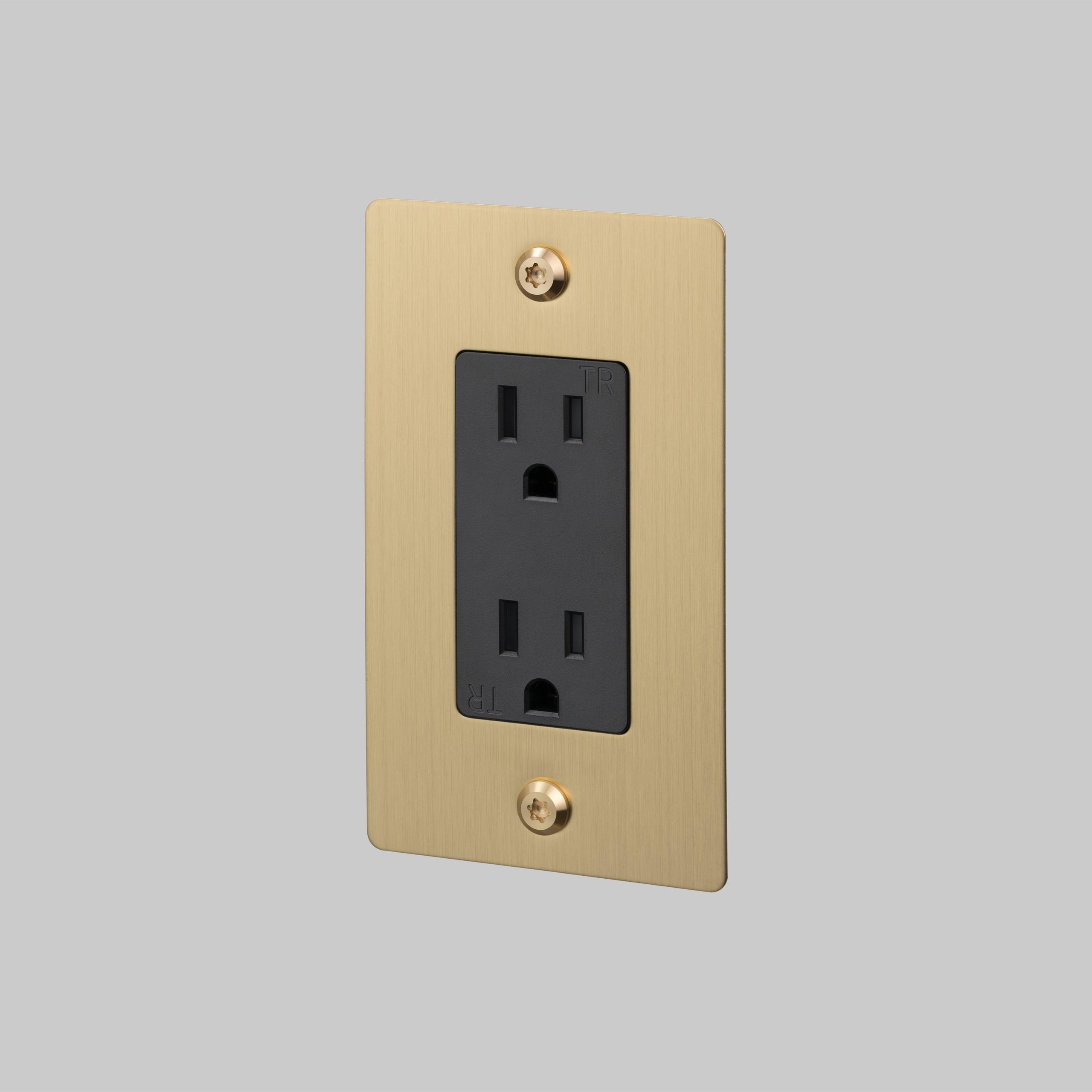 1G DUPLEX OUTLET / LINEAR / WITHOUT LOGO / BRASS