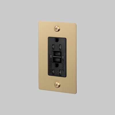 1G DUPLEX OUTLET / GFCI / LINEAR / WITHOUT LOGO / BRASS