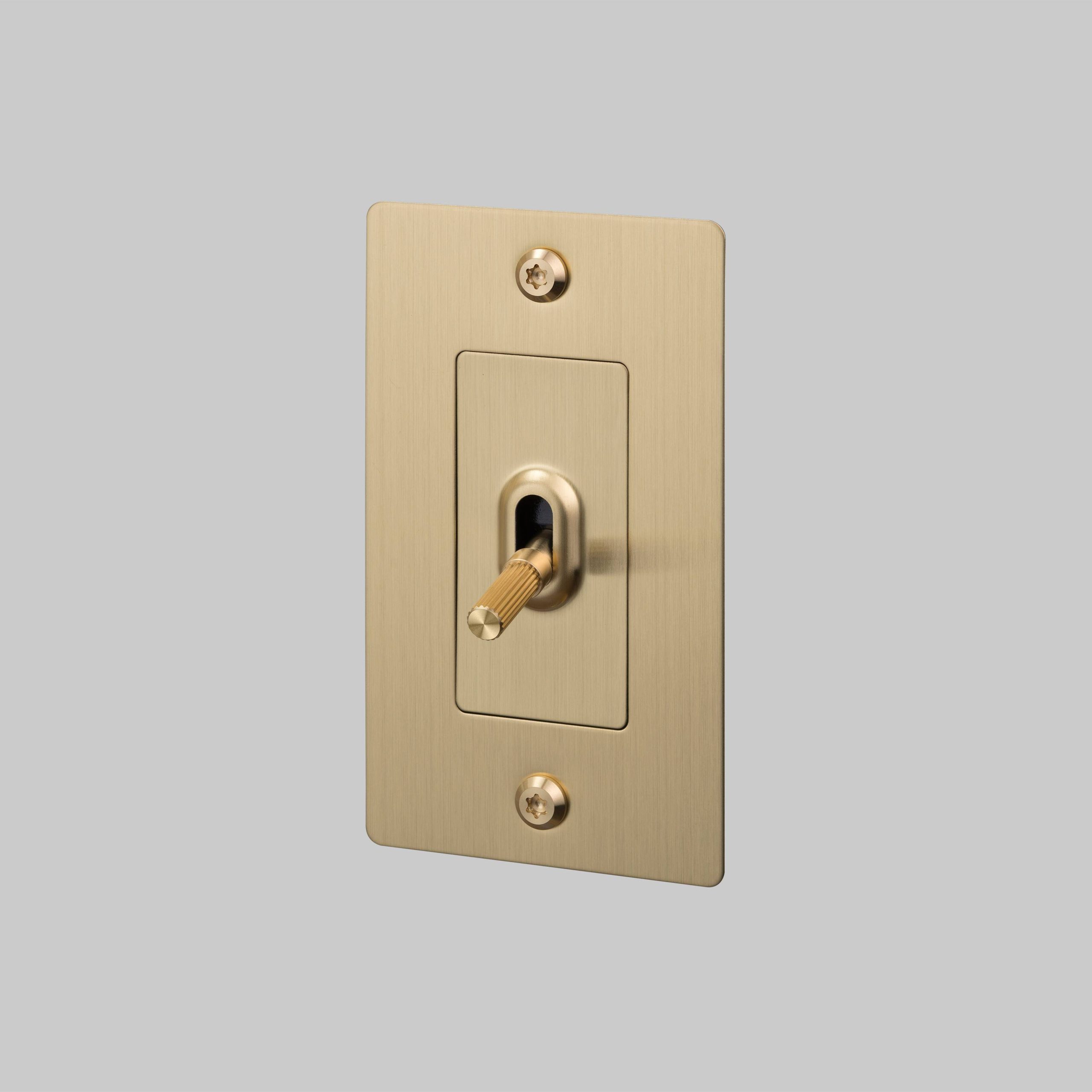 1G TOGGLE / LINEAR / WITHOUT LOGO / BRASS