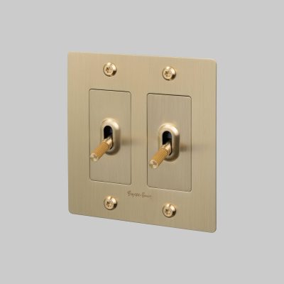 2G TOGGLE / LINEAR / WITH LOGO / BRASS