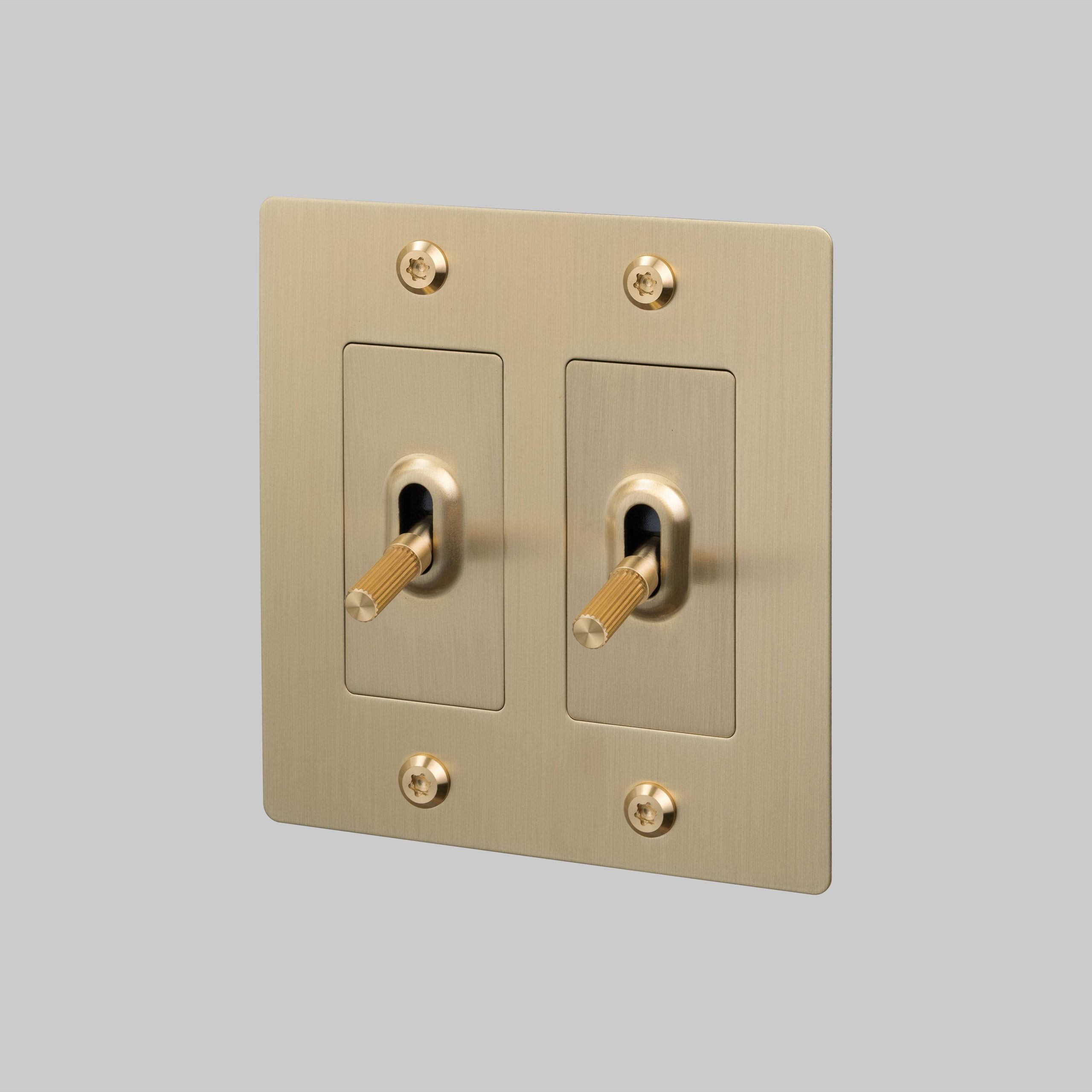 2G TOGGLE / LINEAR / WITHOUT LOGO / BRASS