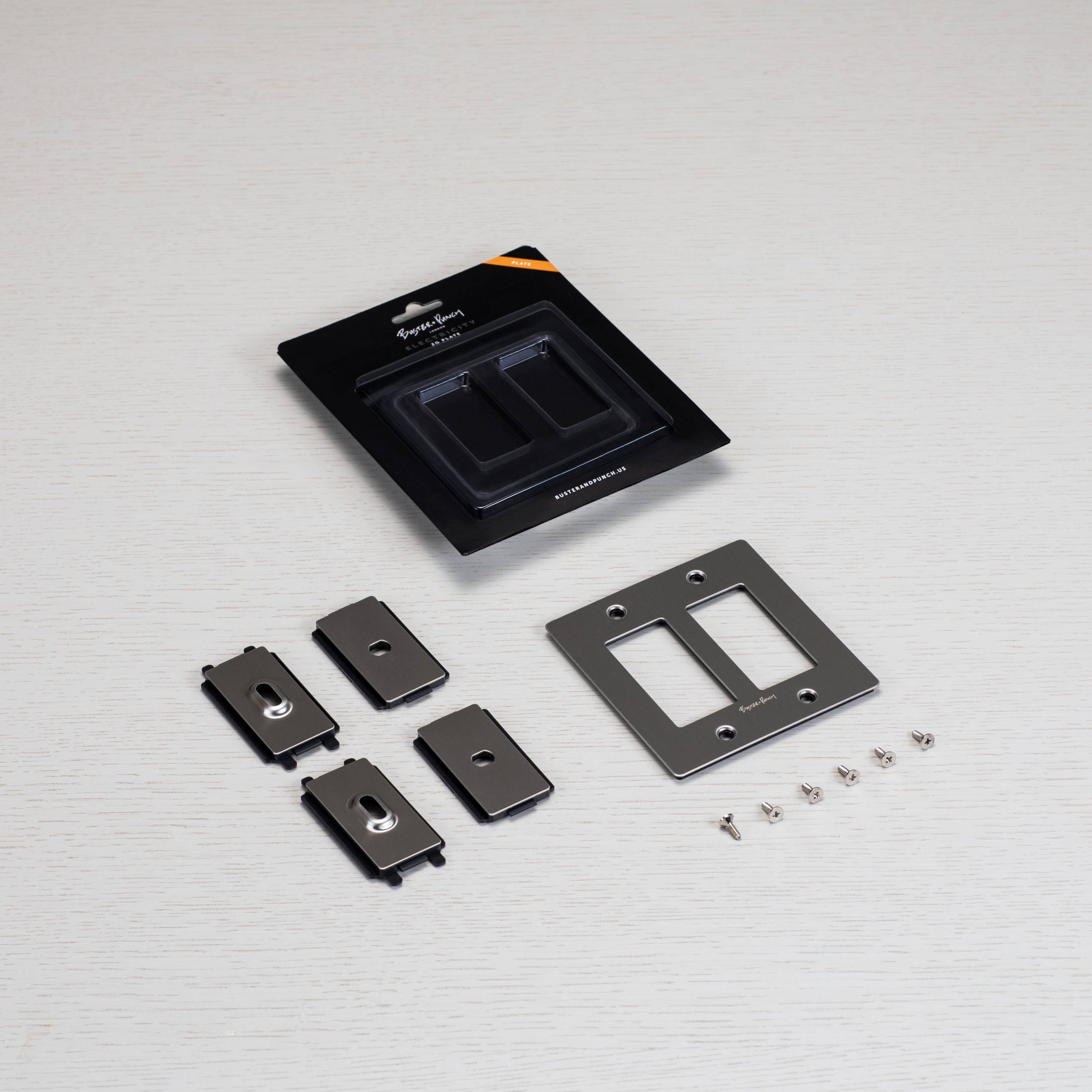 2G PLATE / WITH LOGO / BRASS - Image 3