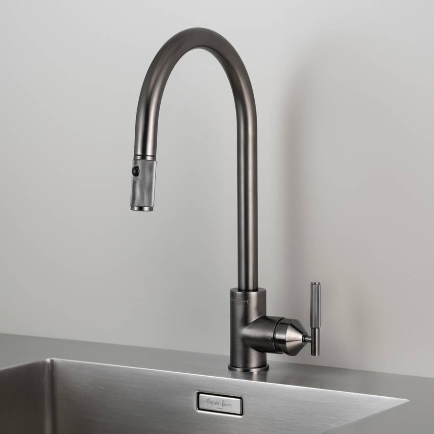 KITCHEN FAUCET / PULL-OUT WITH DUAL SPRAY / LINEAR / GUN METAL