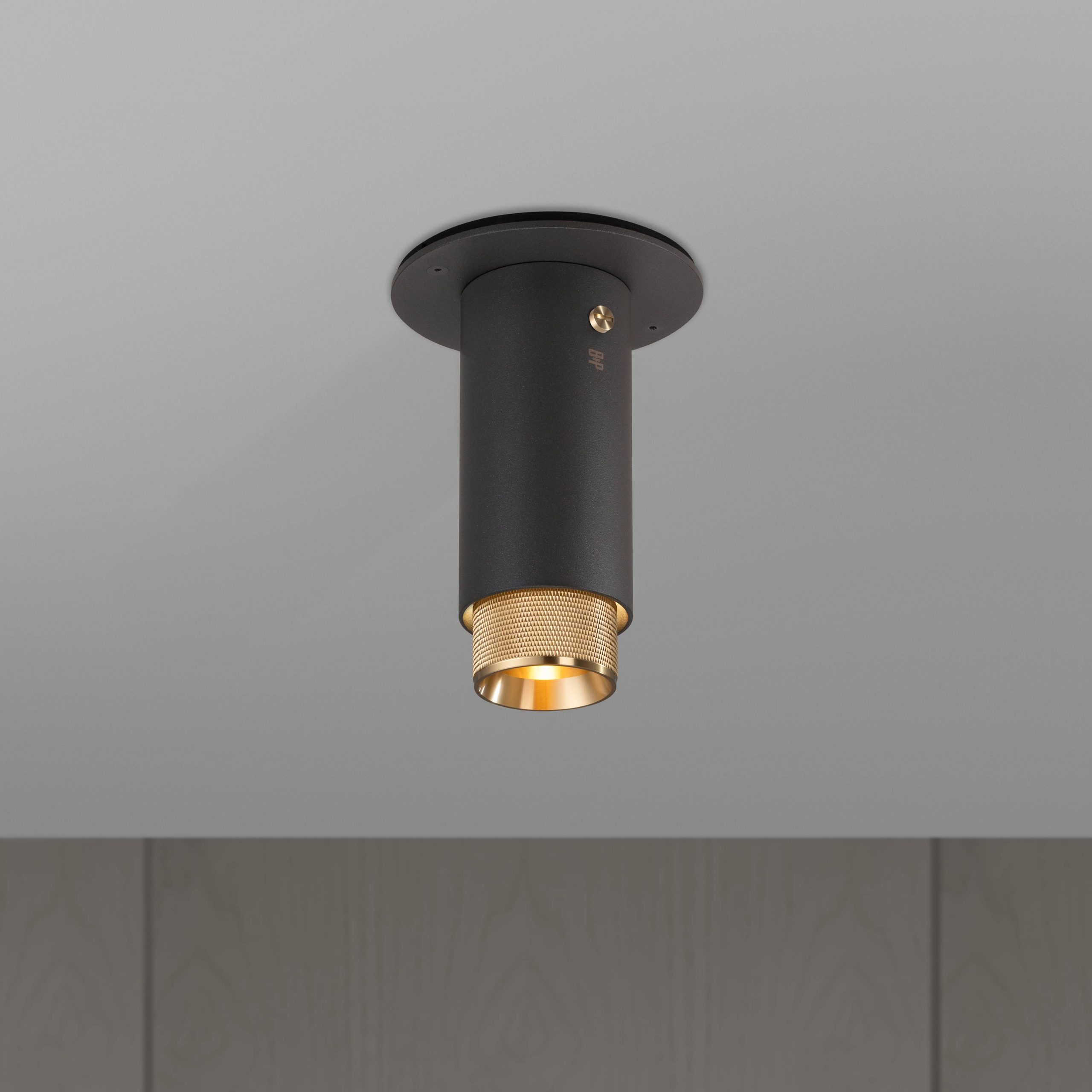 EXHAUST SURFACE / CROSS / GRAPHITE / BRASS