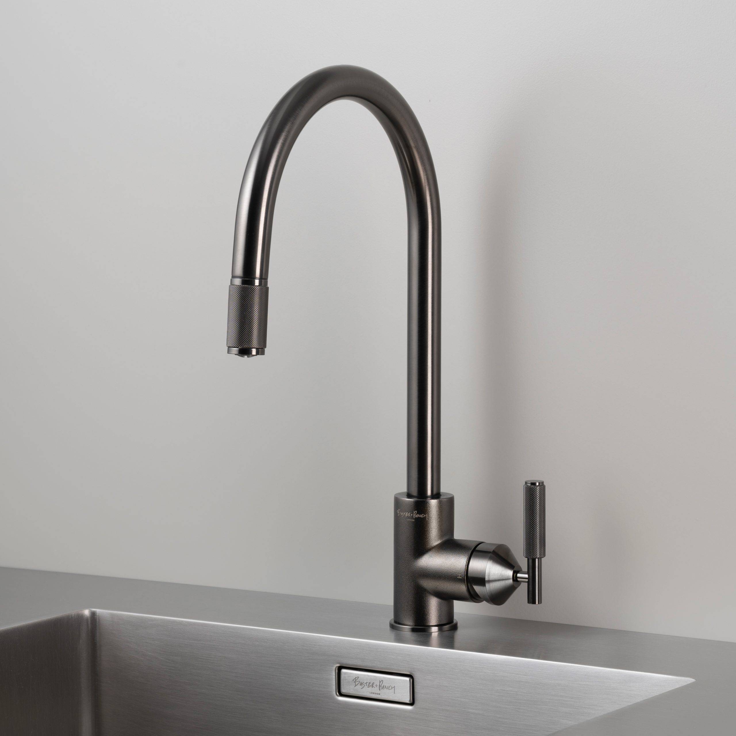 KITCHEN FAUCET / PULL-OUT WITH DUAL SPRAY / CROSS / GUN METAL