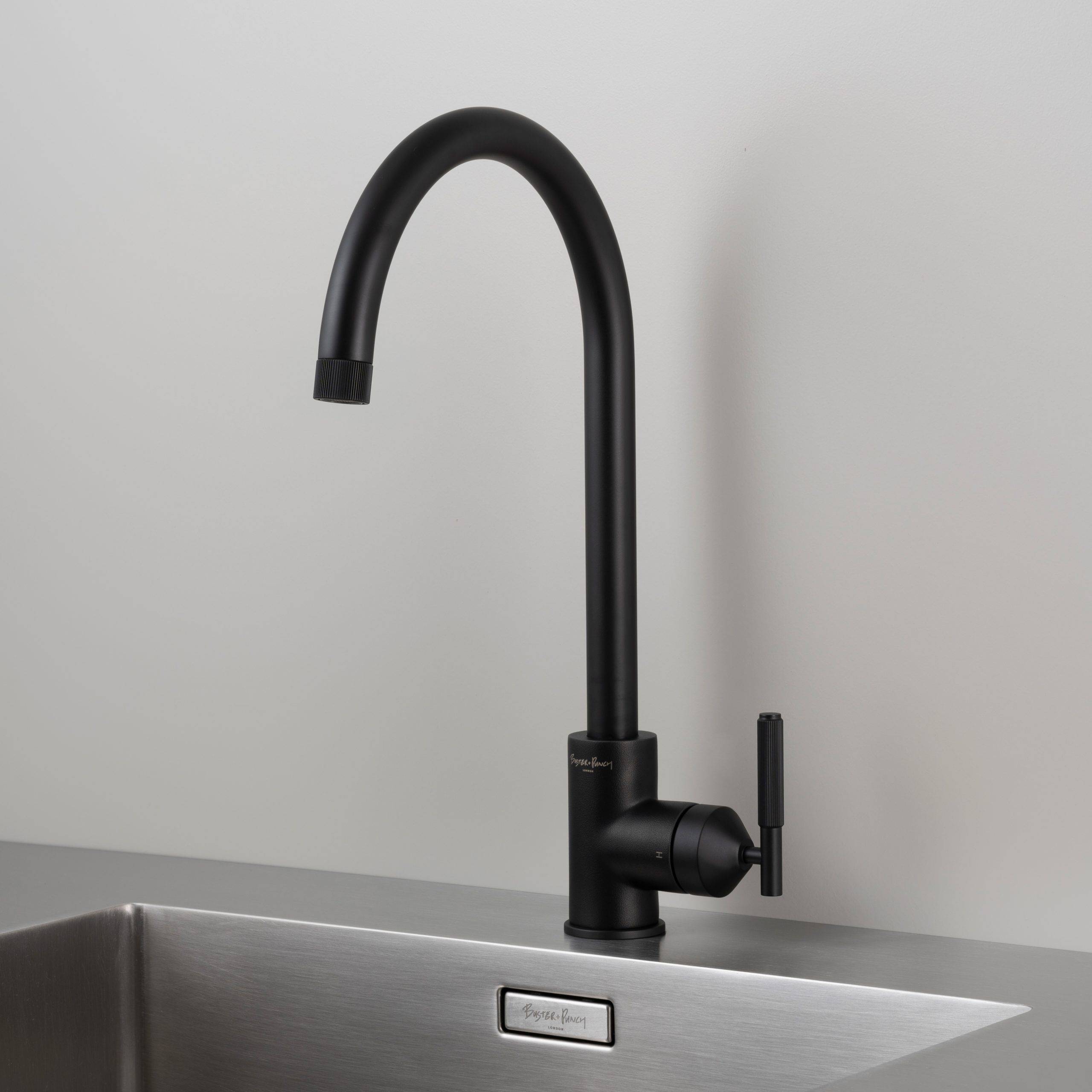 KITCHEN FAUCET / MIXER / LINEAR / WELDERS BLACK