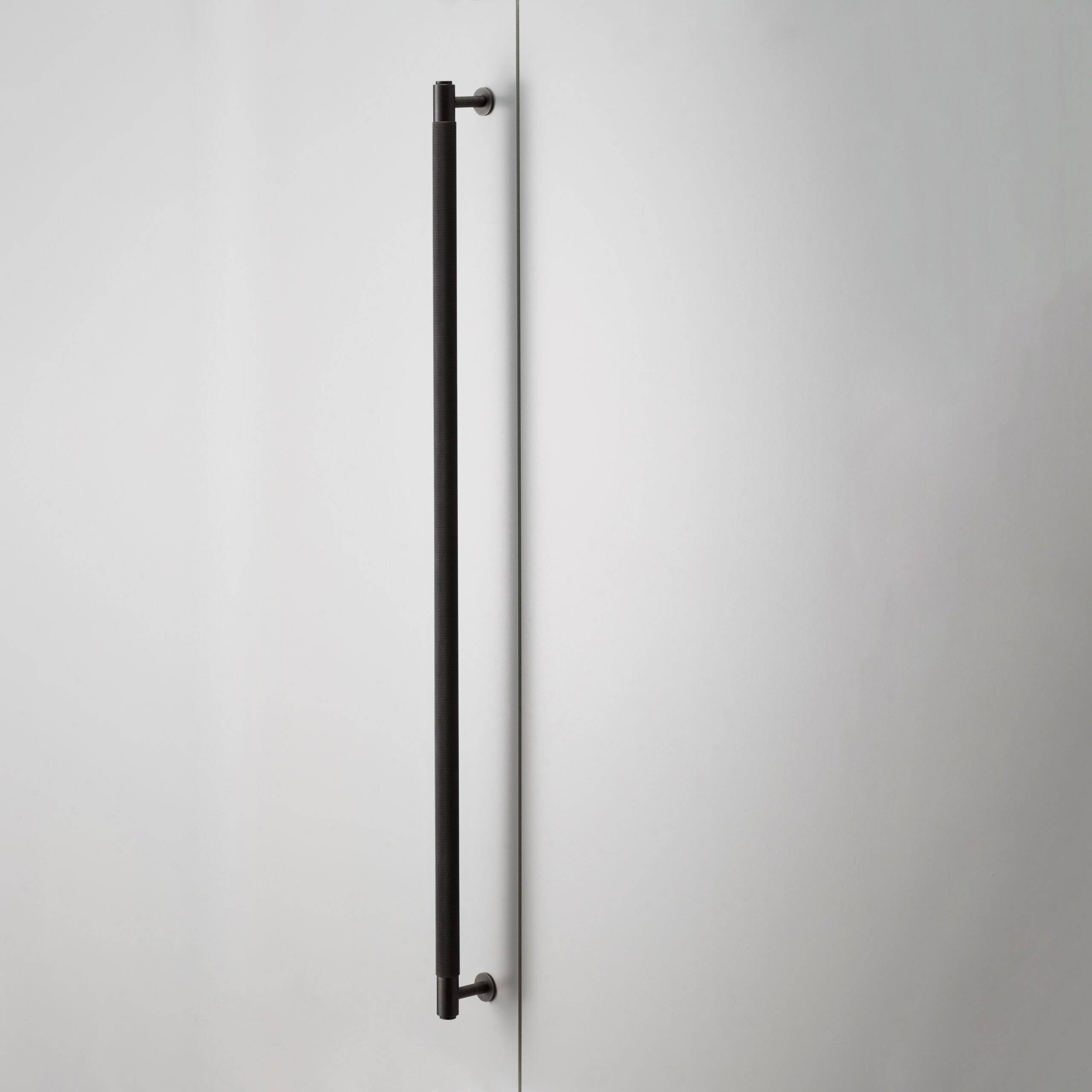 CLOSET BAR / CROSS / SMOKED BRONZE