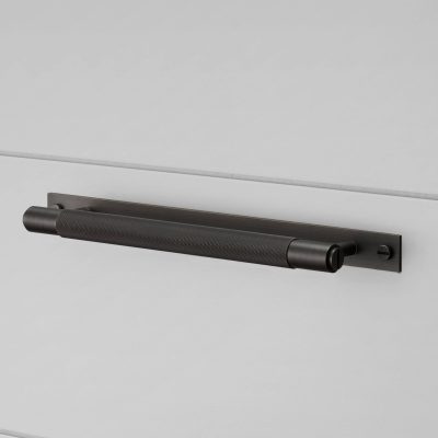 PULL BAR / PLATE / CROSS / MEDIUM / SMOKED BRONZE