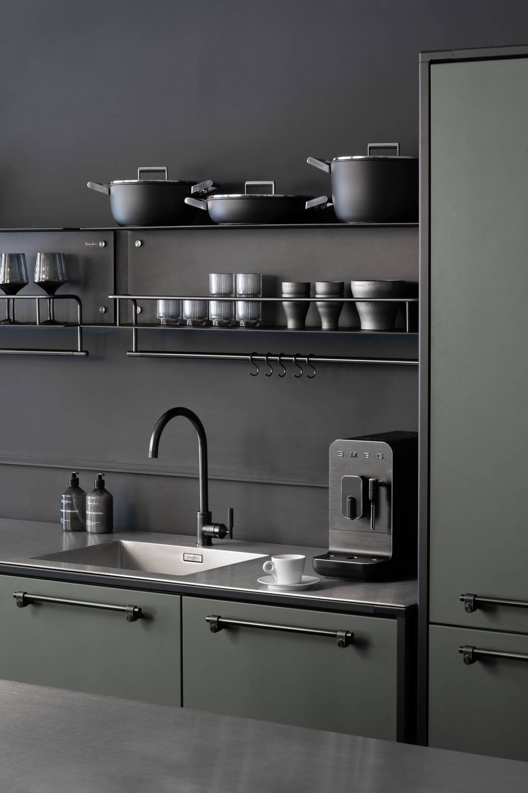 KITCHEN SHELF / HANGER / BLACK / WITHOUT LOGO / GUN METAL - Image 2